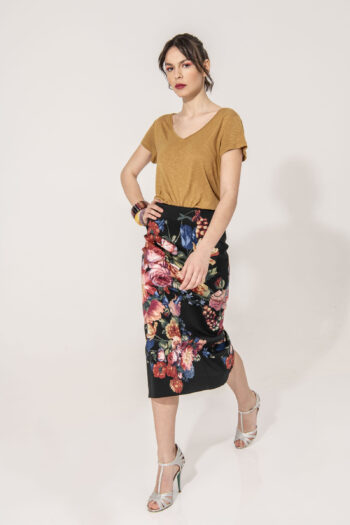midi pencil skirt walking 1 • Sassa Björg