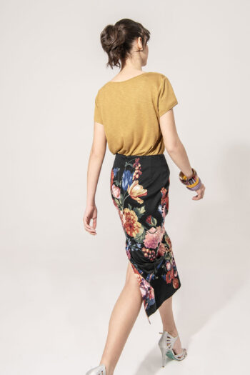 midi pencil skirt walking back 1 • Sassa Björg
