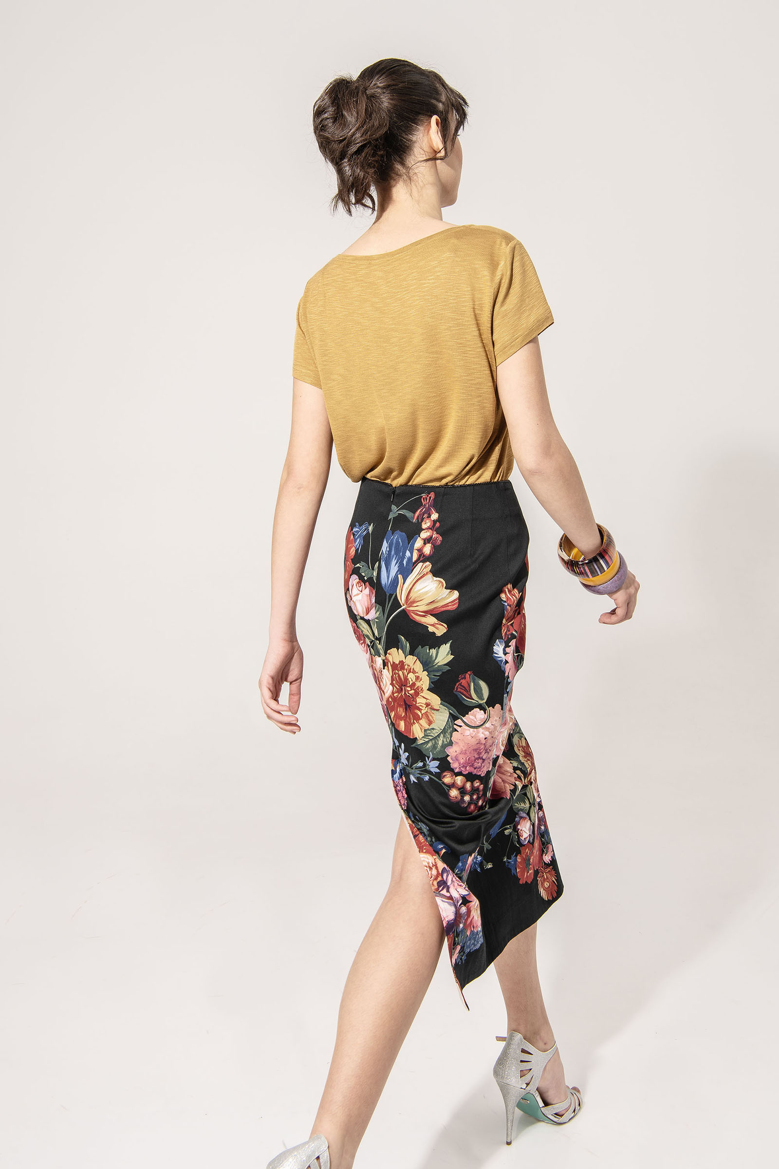 midi pencil skirt walking back 1 • Sassa Björg