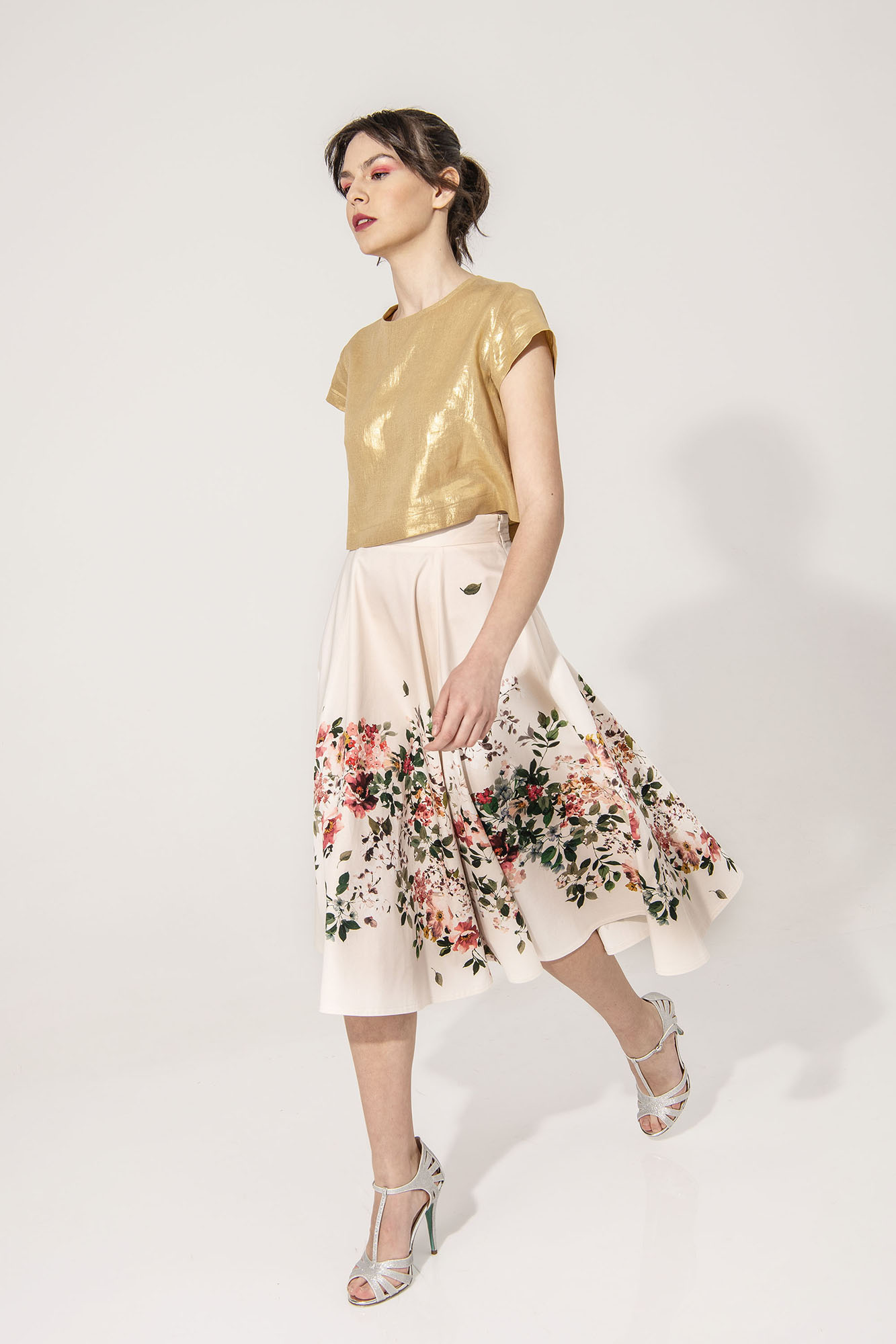 panel skirt with flowers walking 1 • Sassa Björg