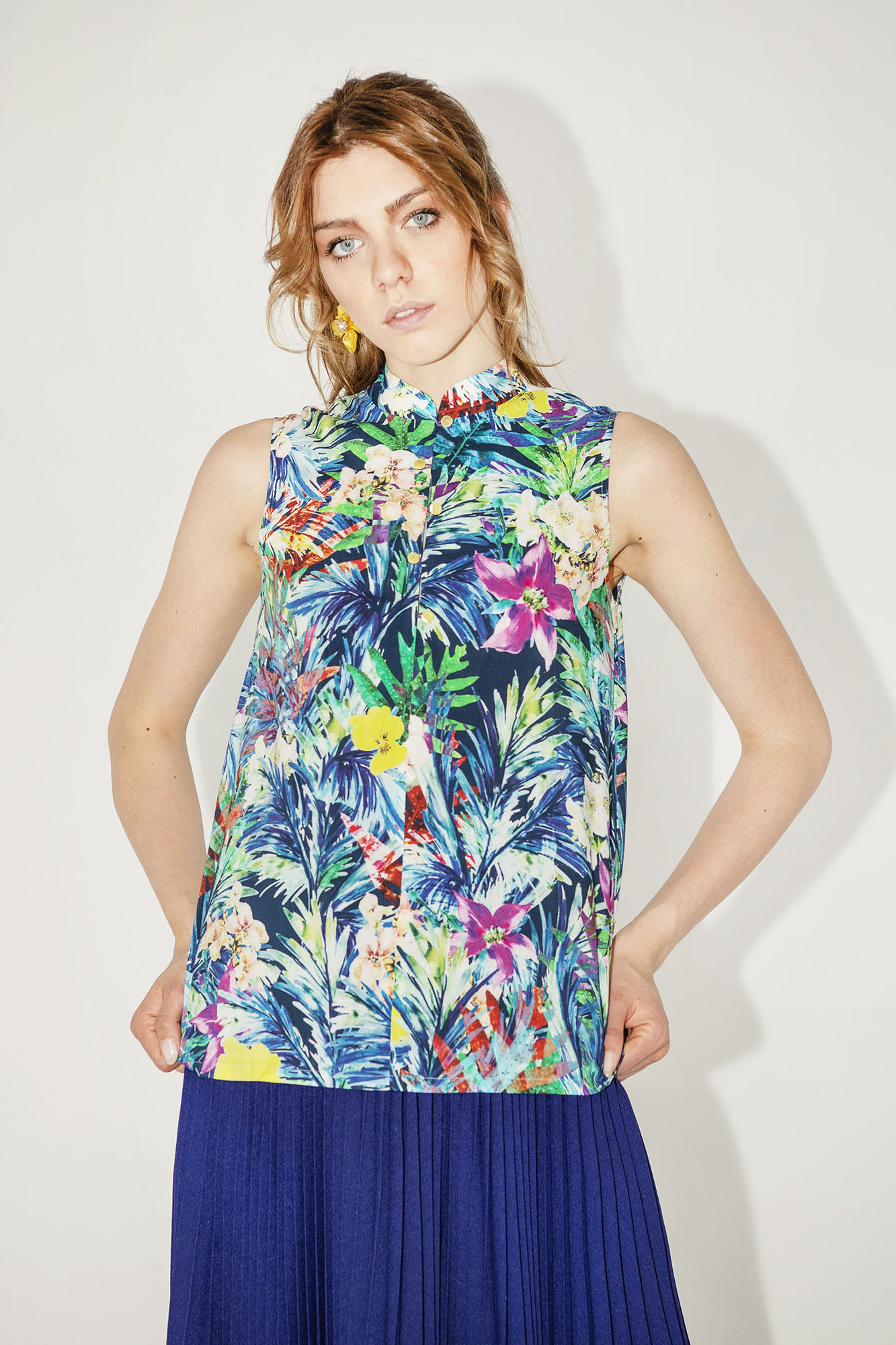 flower explosion shirt untucked 1 • Sassa Björg