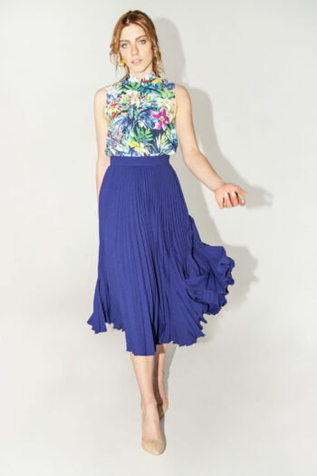 flower explosion shirt walking 1 &bull; Sassa Björg