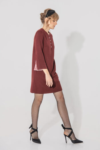 A Shaped bordo dress walking • Sassa Björg