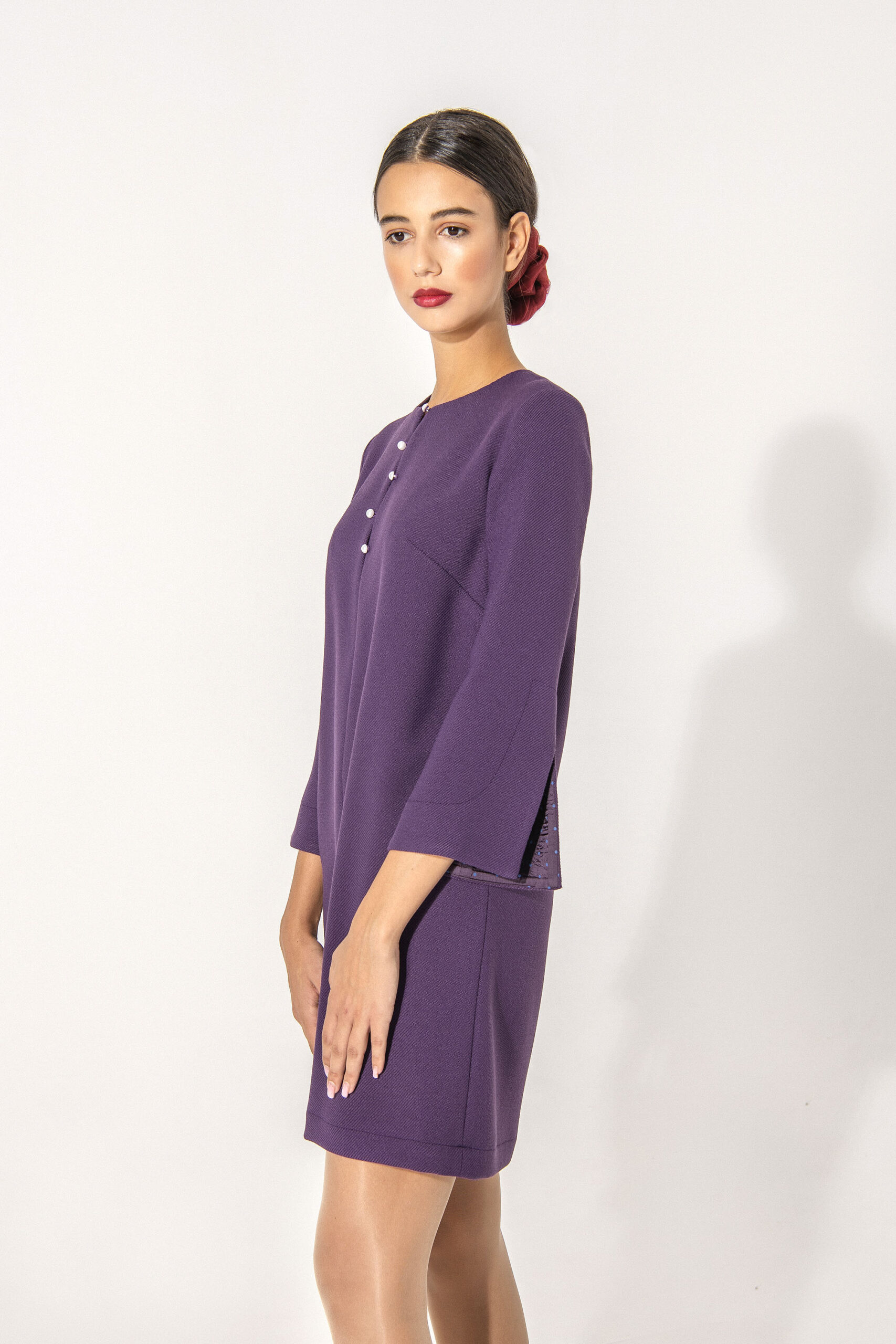 A shaped purple dress side scaled • Sassa Björg