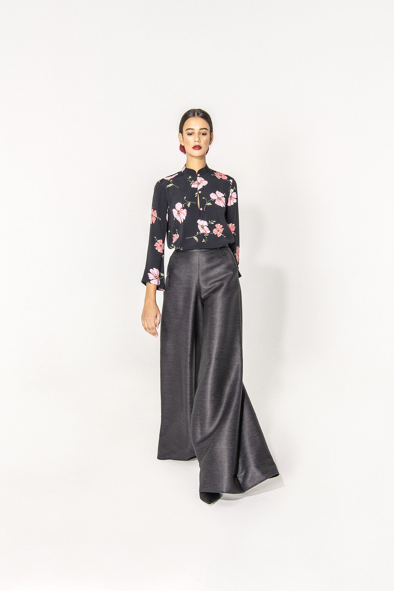 Asian cut shirt walking • Sassa Björg