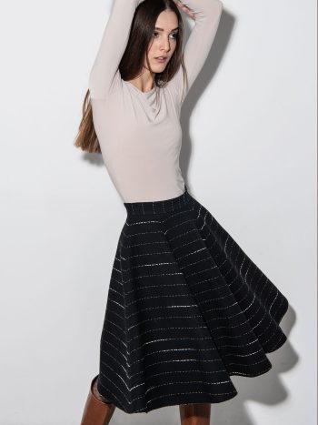 Beige stretchy blouse hands up • Sassa Björg