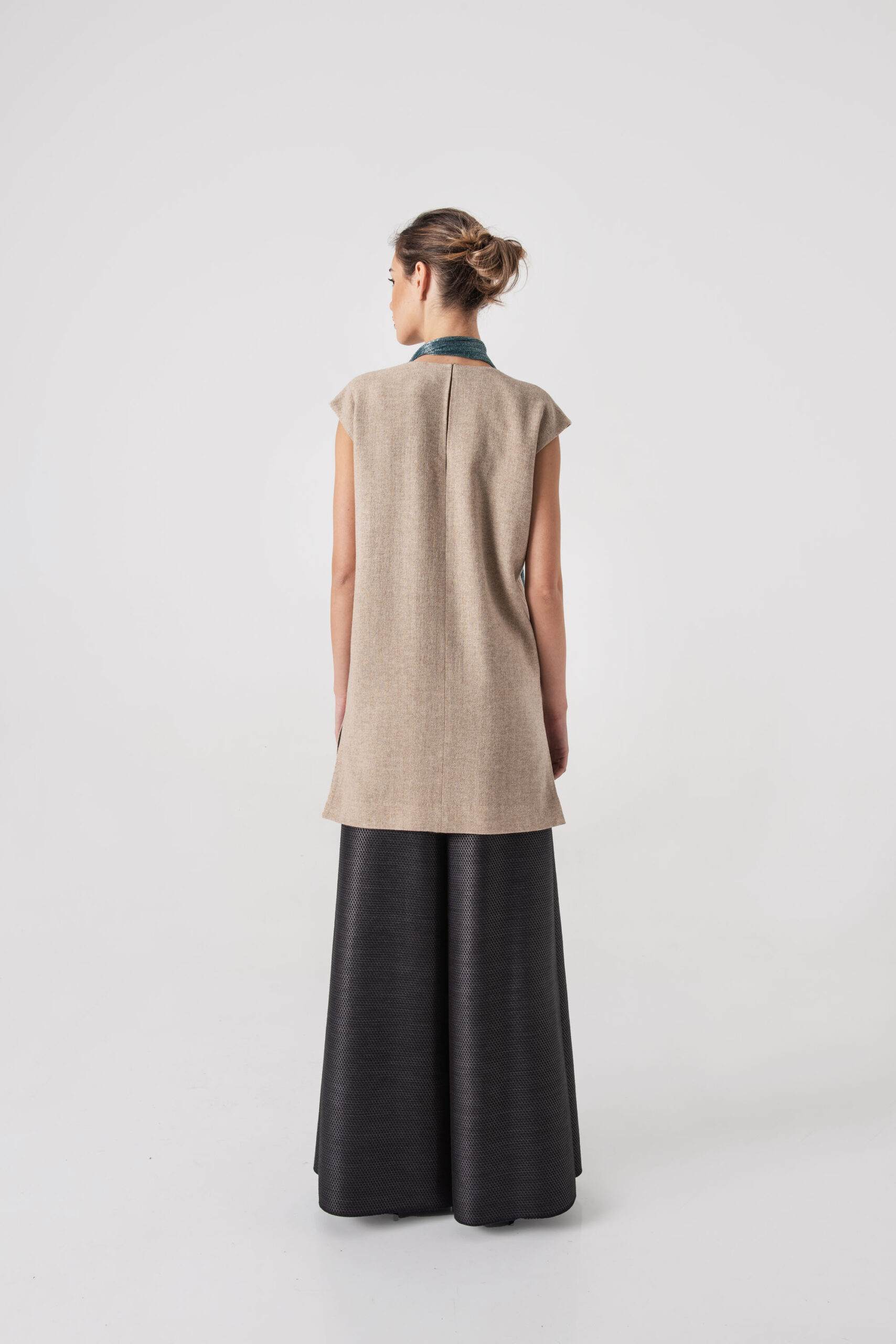 Beige wool tunic with side cuts rear scaled • Sassa Björg