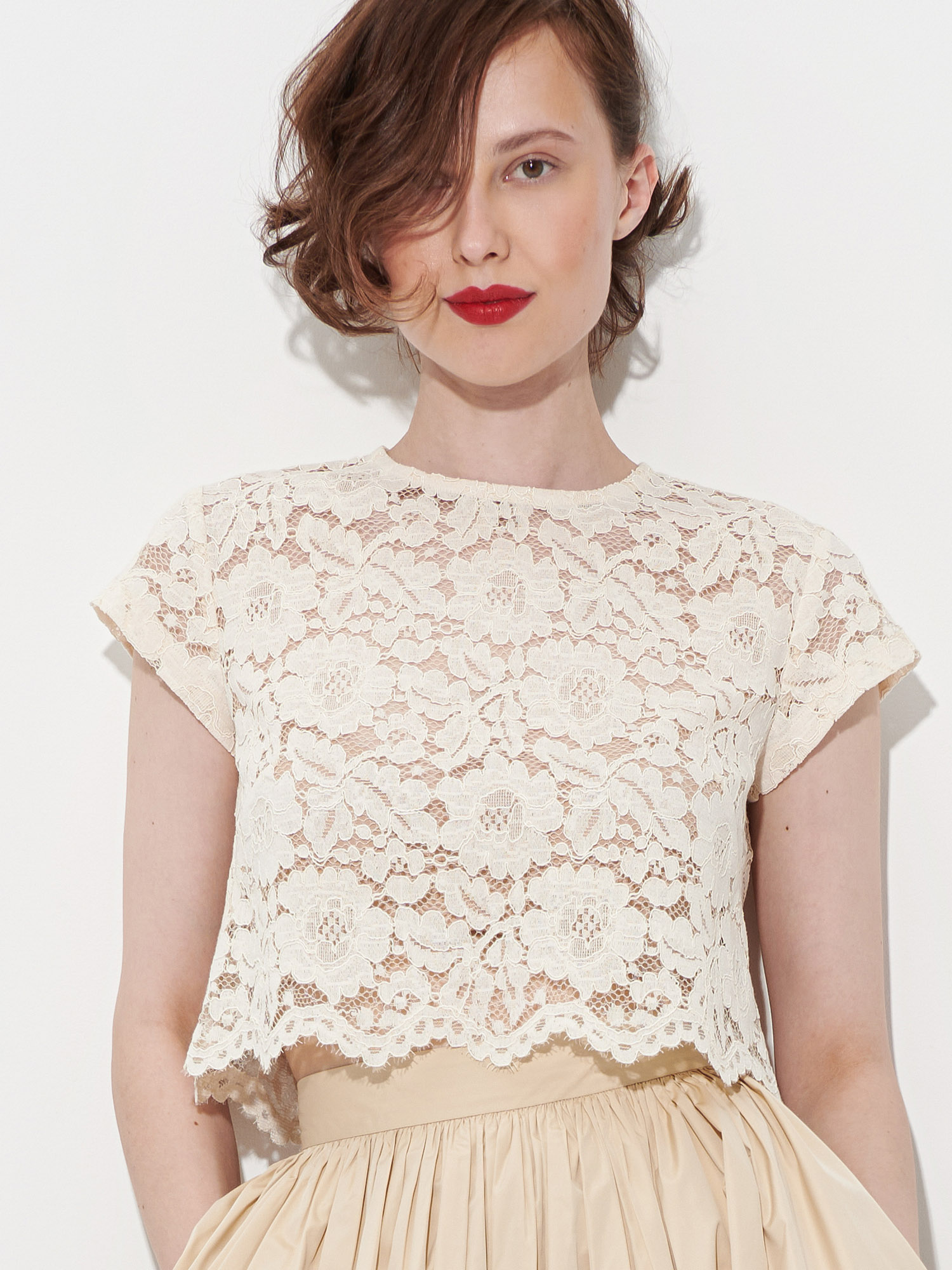 Ecru lace crop top dancing close up • Sassa Björg