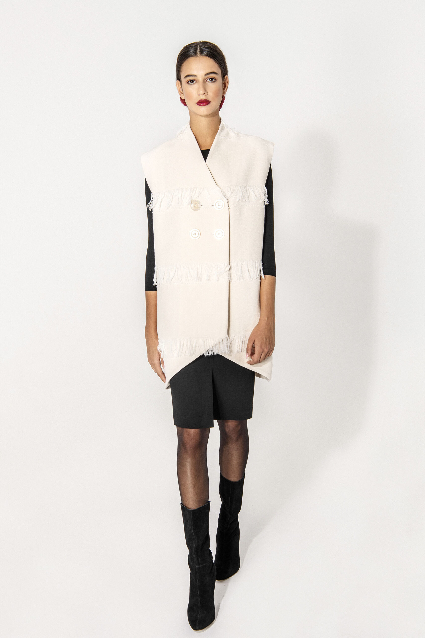 Ecru vest with fringe crop scaled • Sassa Björg