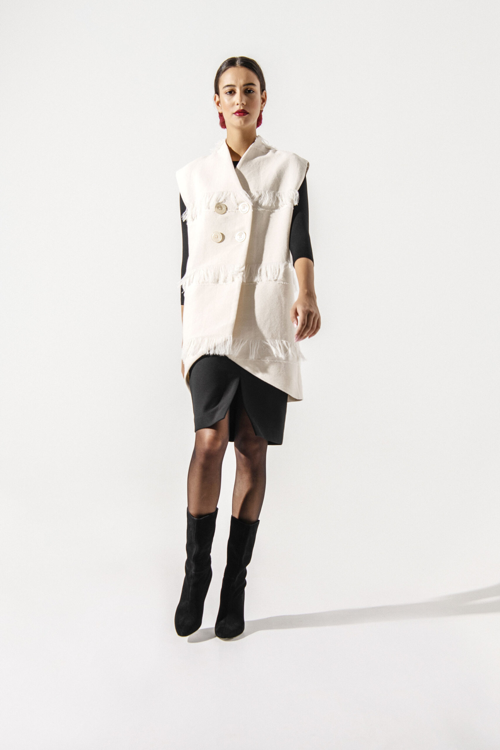 Ecru vest with fringe front scaled • Sassa Björg
