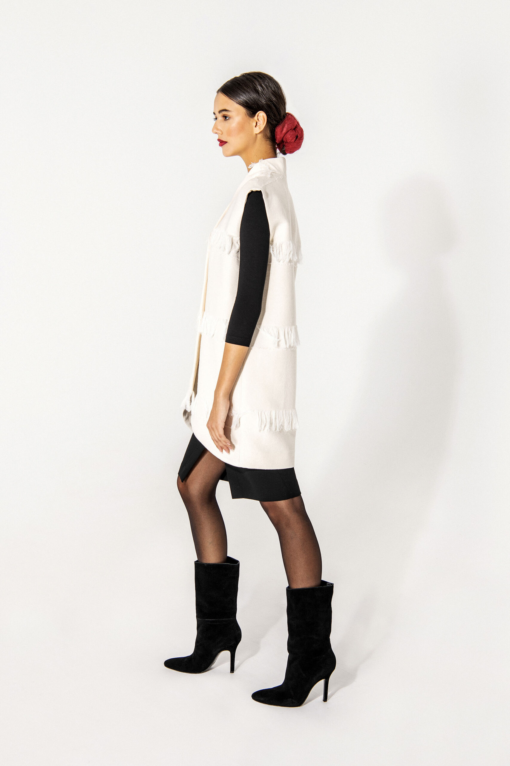 Ecru vest with fringe side scaled • Sassa Björg