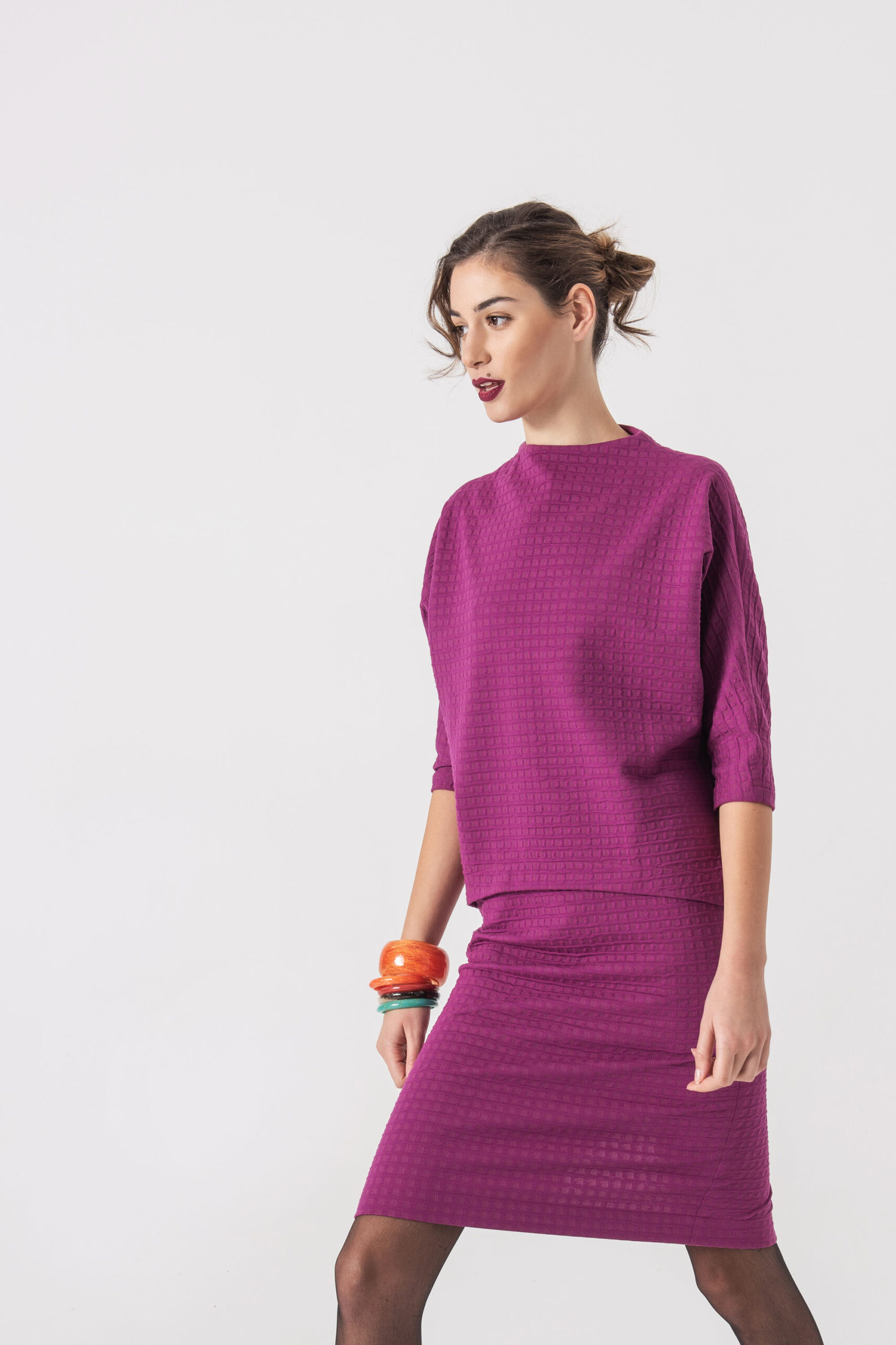 High waist pencil skirt in pink walking scaled • Sassa Björg