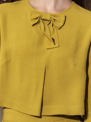Mustard crop top with a bow fabric • Sassa Björg