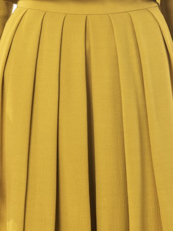 Mustard pleated skirt detail &bull; Sassa Björg