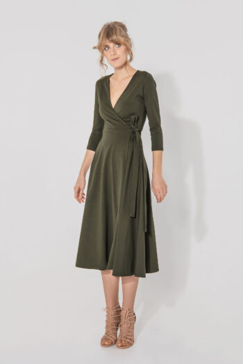 Olive green hug me dress front &bull; Sassa Björg