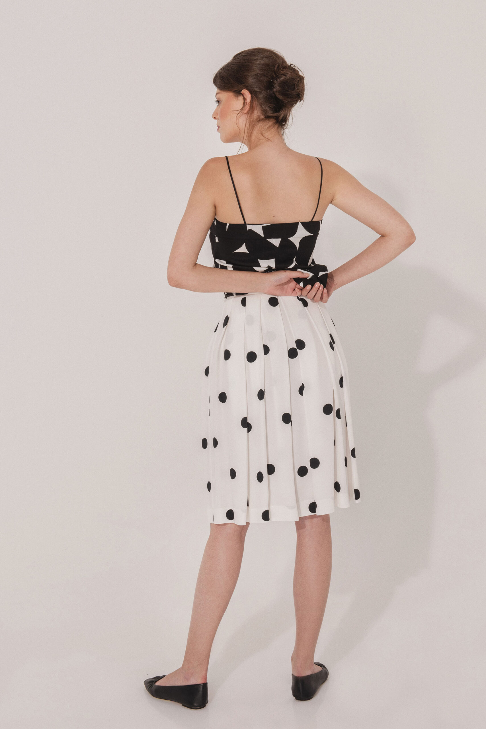 Polka dot skirt with two sided pleats back scaled • Sassa Björg