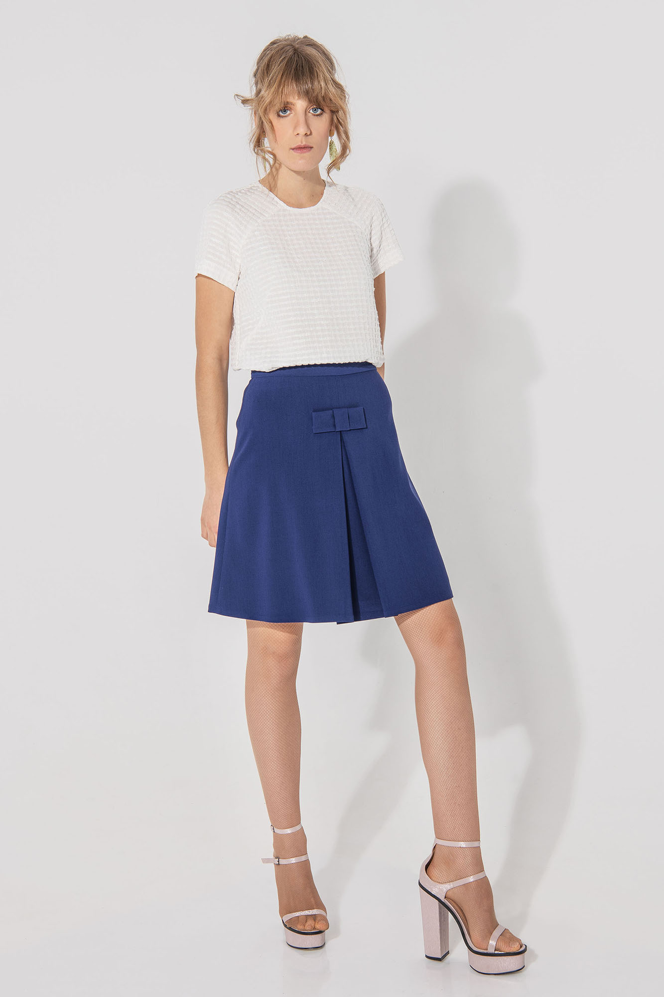 a shaped pleated skirt in cobalt blue front • Sassa Björg
