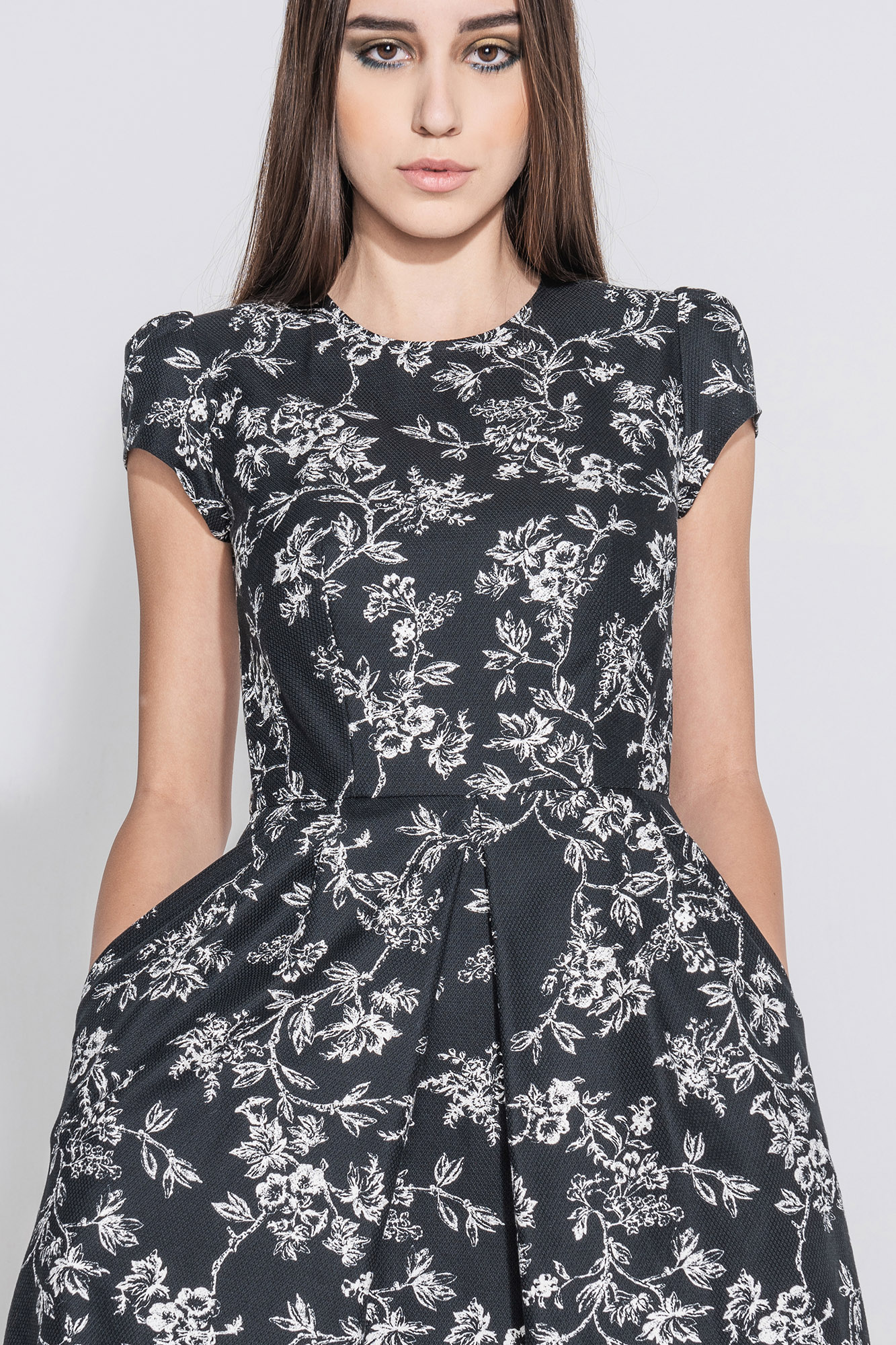 black dress white flower pattern crop • Sassa Björg