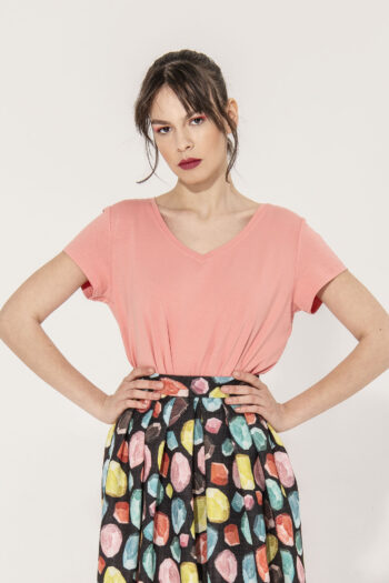 regular fit t shirt coral v neck crop &bull; Sassa Björg