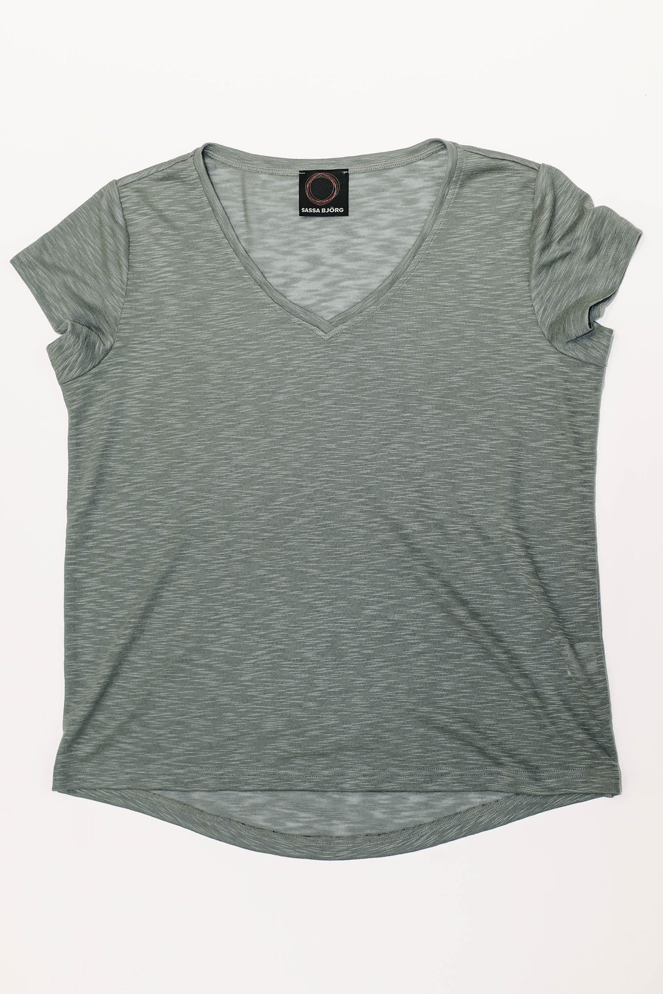 regular fit t shirt grey green v neck overhead • Sassa Björg