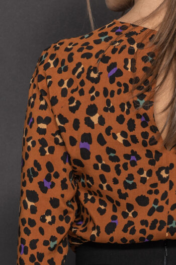 stylized leopard print blouse crop • Sassa Björg