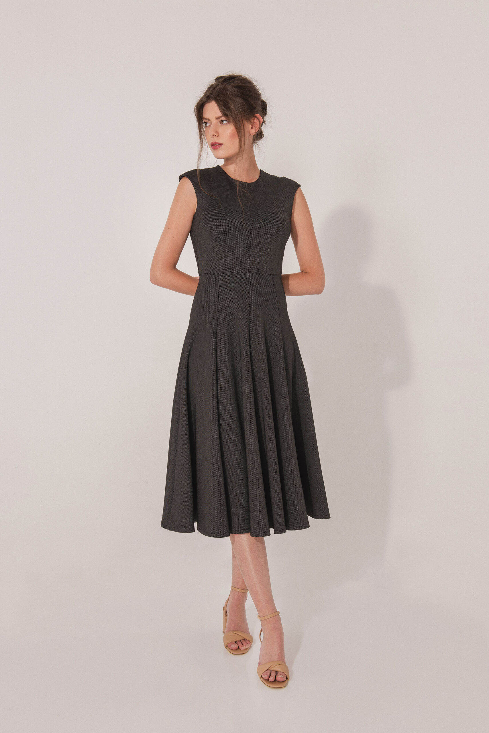 Elegant feminine dress Punto Di Milano main scaled • Sassa Björg