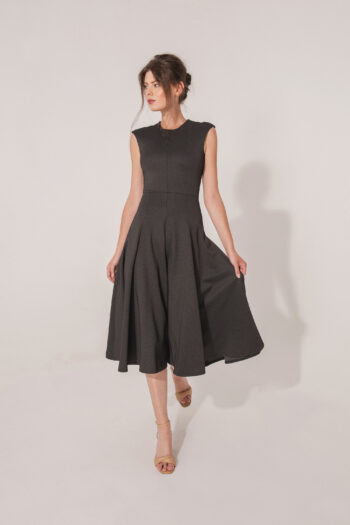 Elegant feminine dress Punto Di Milano spread out • Sassa Björg