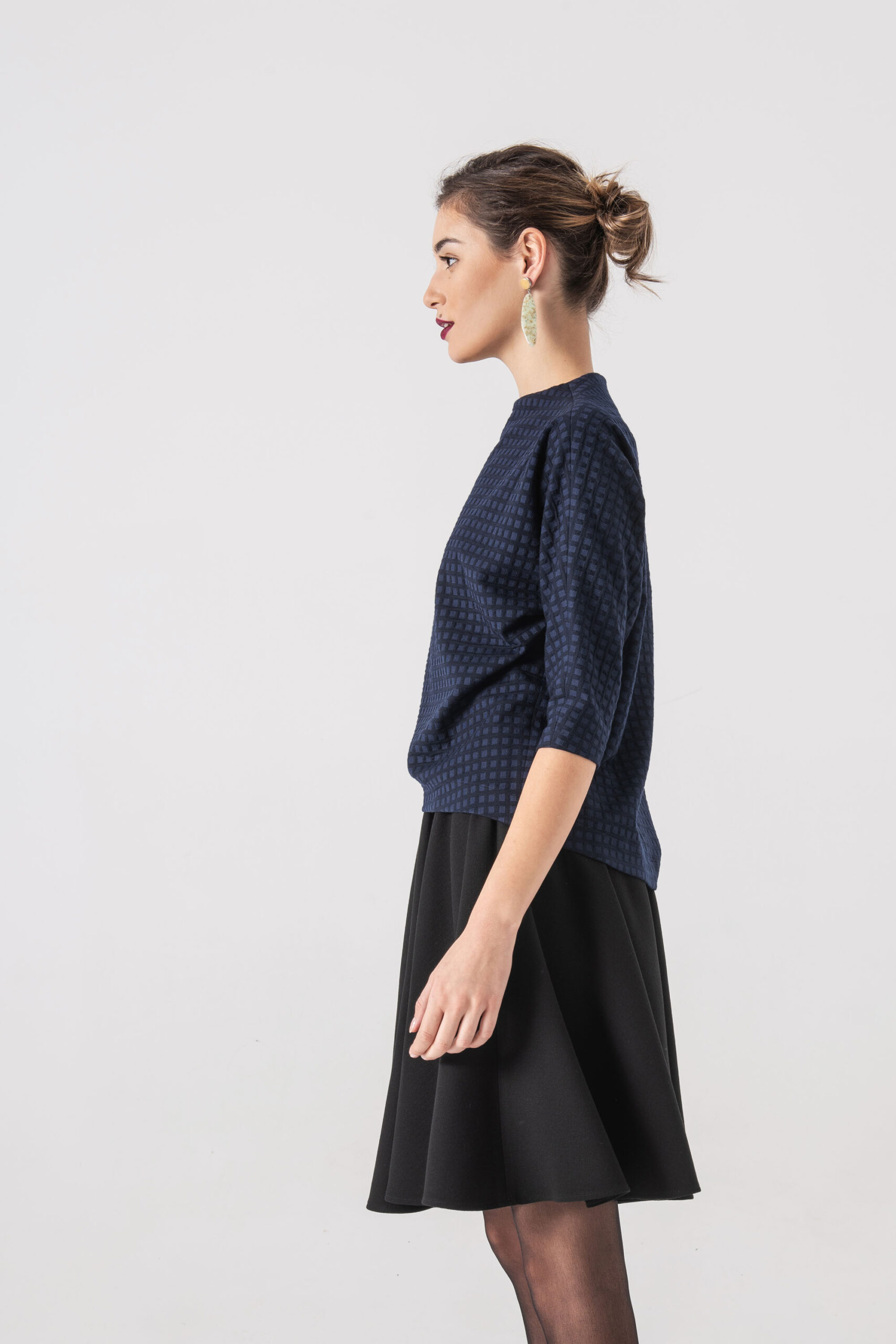 Knee length black circle skirt side scaled • Sassa Björg