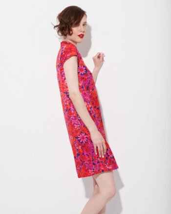 asian style dress vibrant pattern side • Sassa Björg