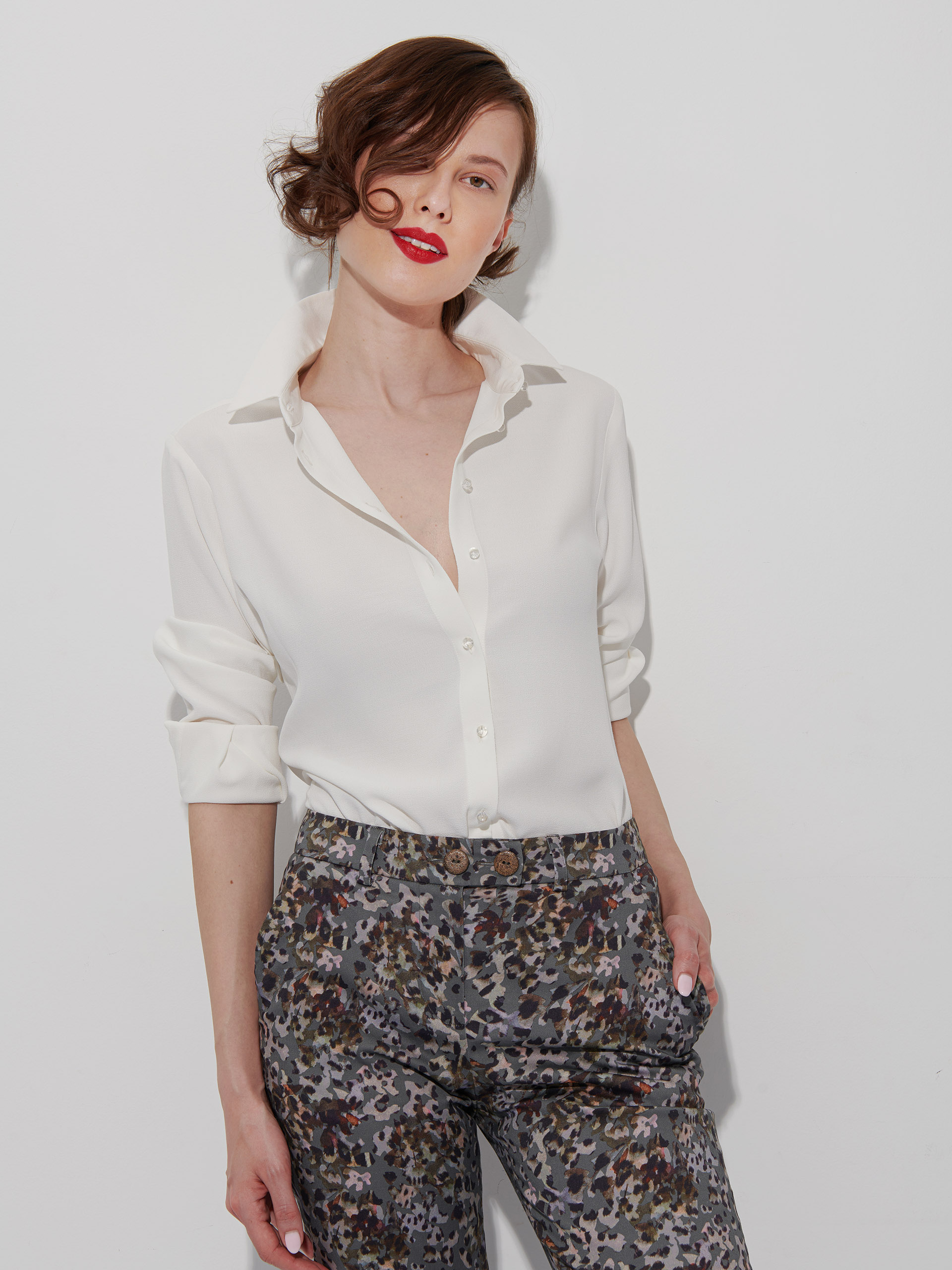off white classic womens button up shirt open • Sassa Björg