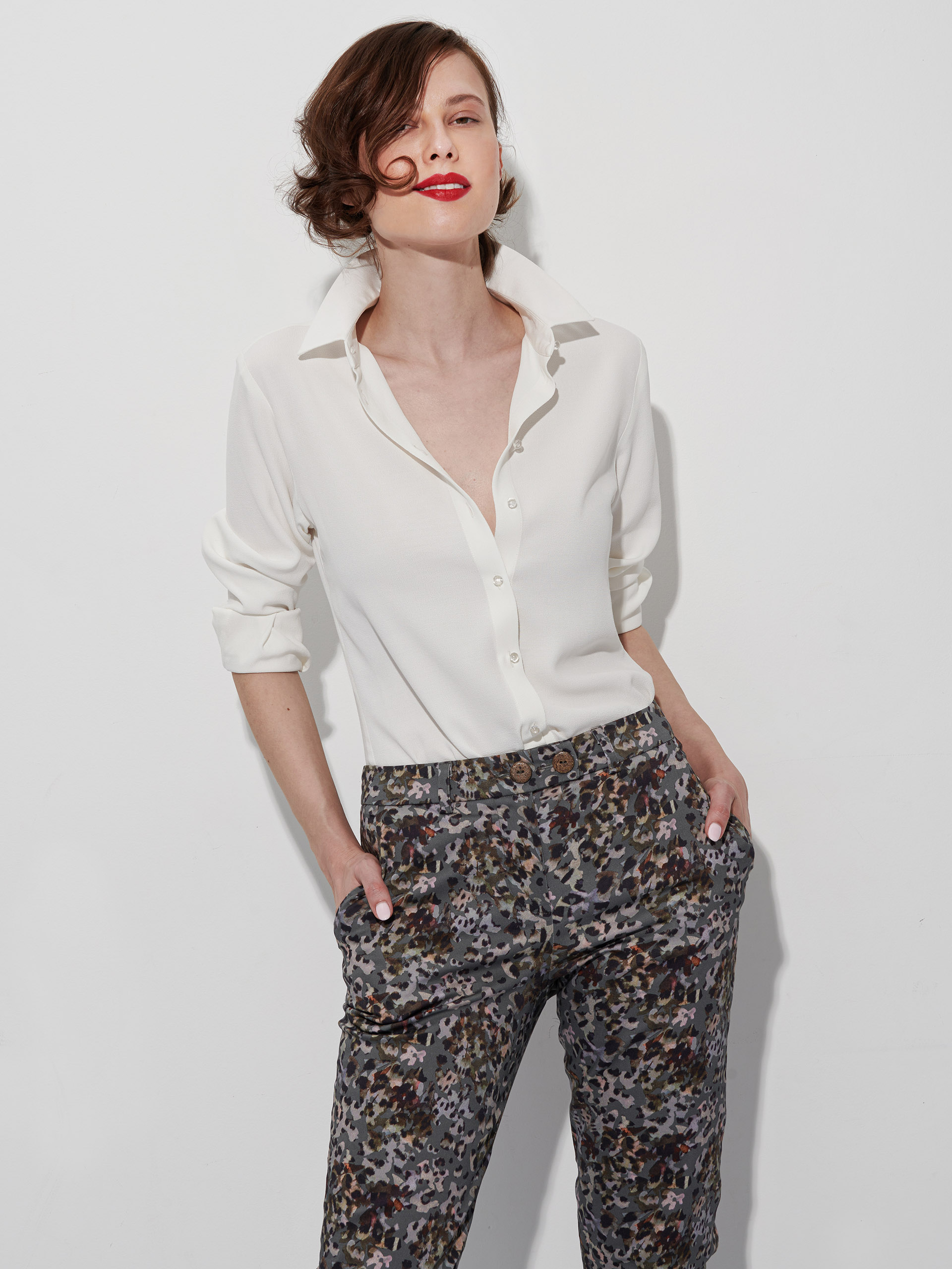 off white classic womens button up shirtpockets • Sassa Björg