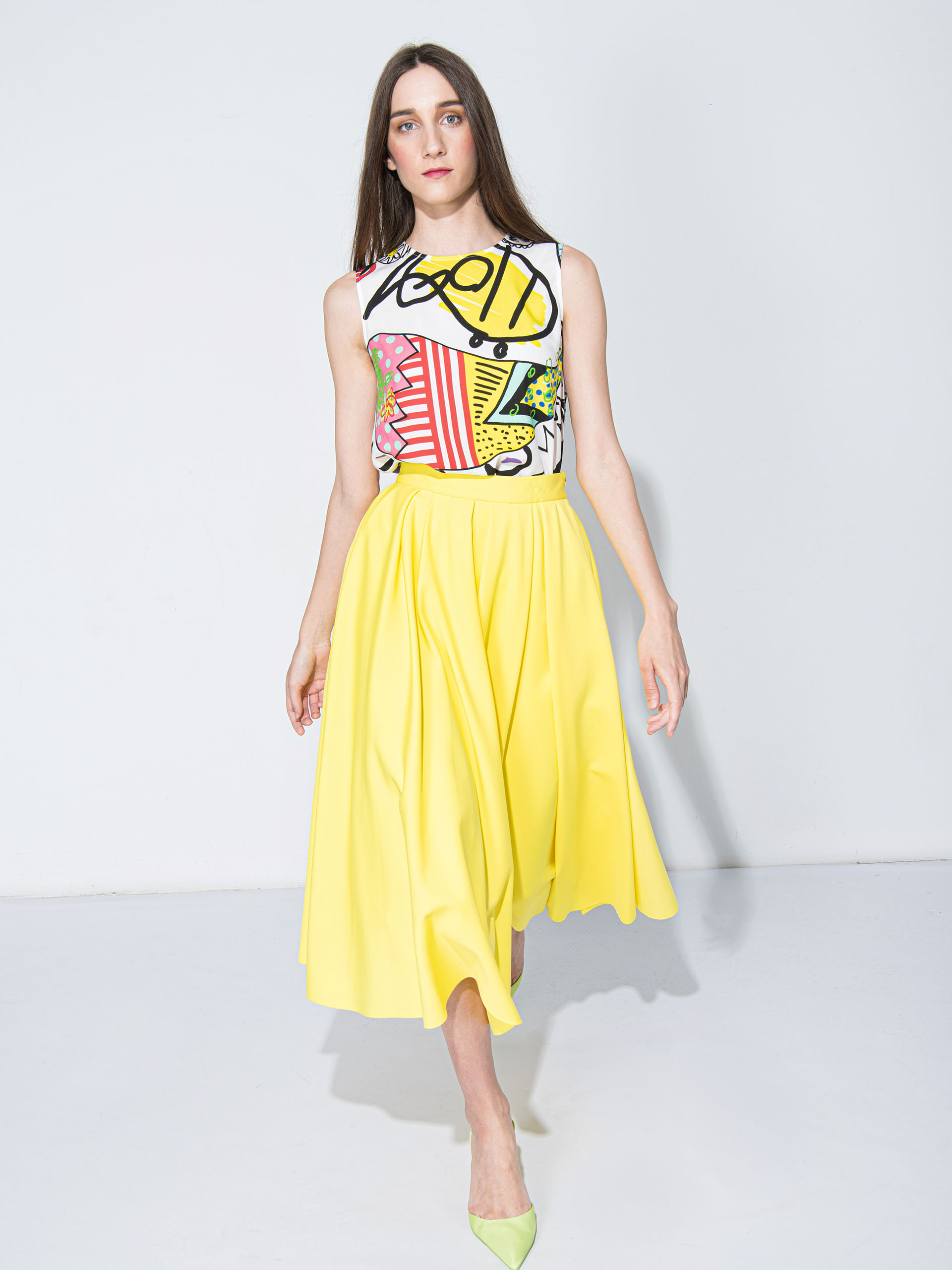 sleeveless blouse abstract pattern yellow skirt • Sassa Björg