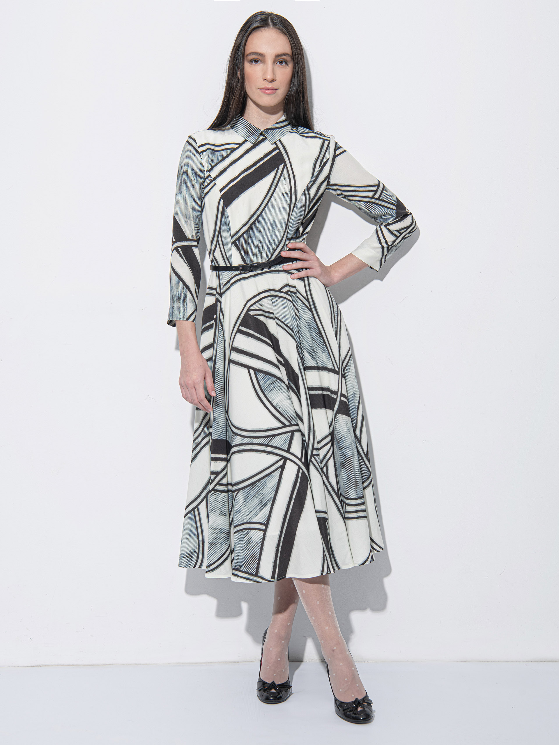 African pattern dress w collar hand on waist • Sassa Björg