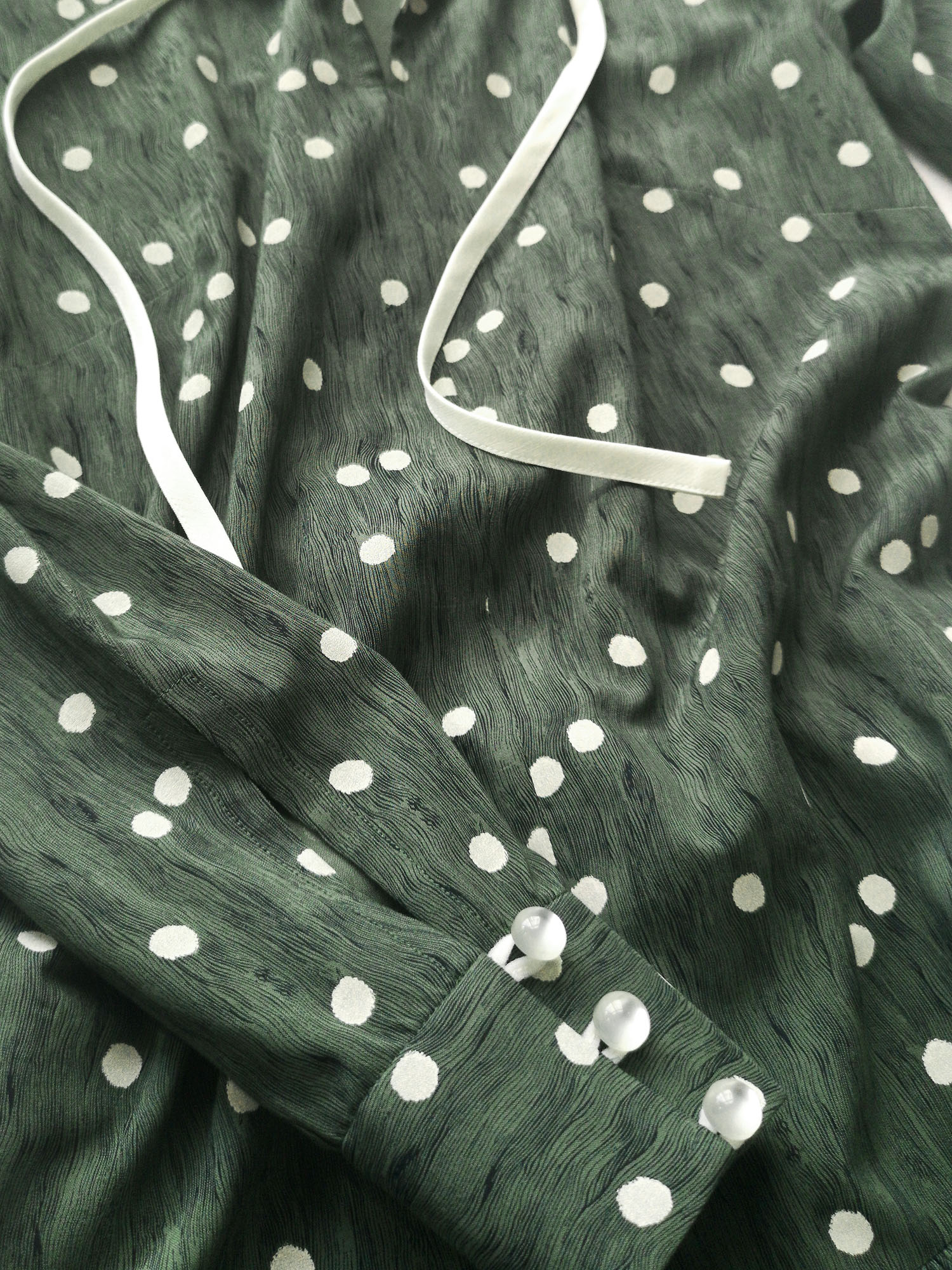 Playful green wavy pattern dress closeup • Sassa Björg