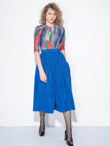 royal blue taffeta skirt walking &bull; Sassa Björg