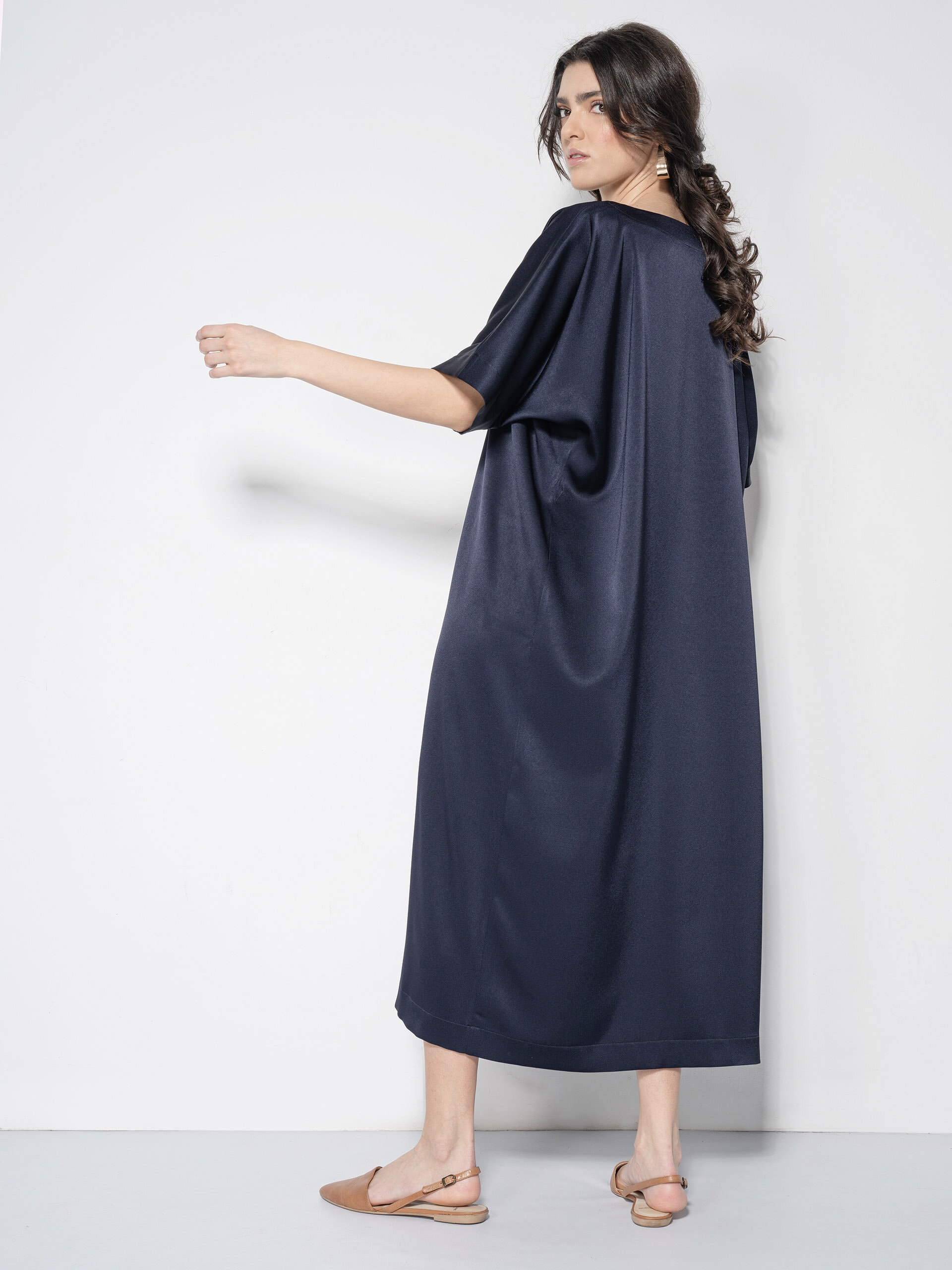 blue kaftan style dress w belt loose back • Sassa Björg