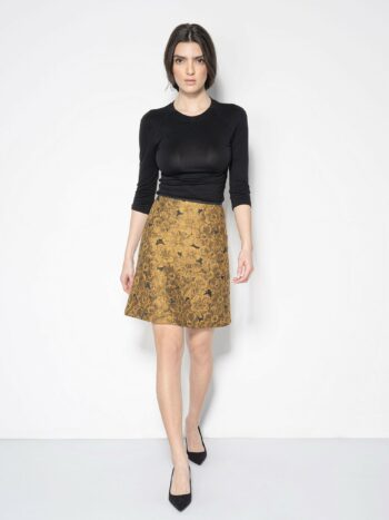 mini skirt gold jacquard pattern walking &bull; Sassa Björg