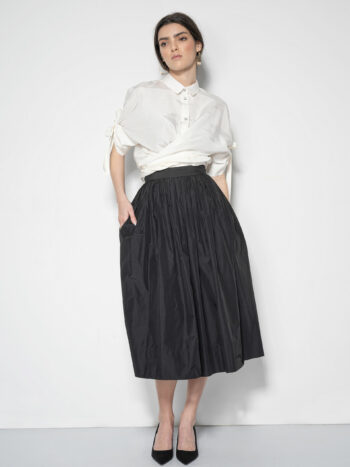oversized shirt w bow sleeve tucked in &bull; Sassa Björg