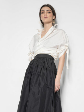 oversized shirt w bow sleeve tucked in crop &bull; Sassa Björg