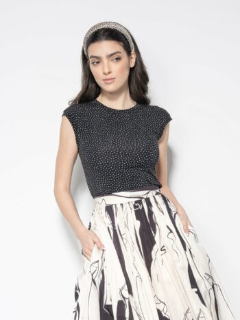 sleeveless body hugging top white dots hands in pockets &bull; Sassa Björg