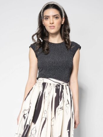 sleeveless body hugging top white dots tucked in &bull; Sassa Björg