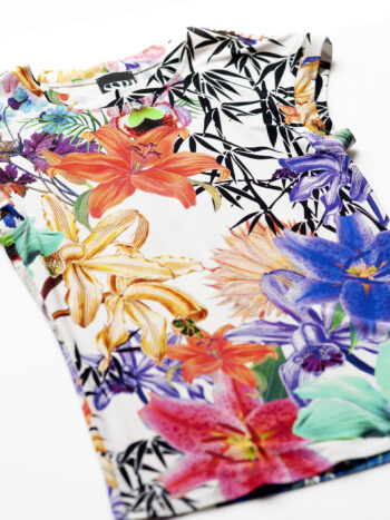 drop shoulder floral blouse closeup • Sassa Björg