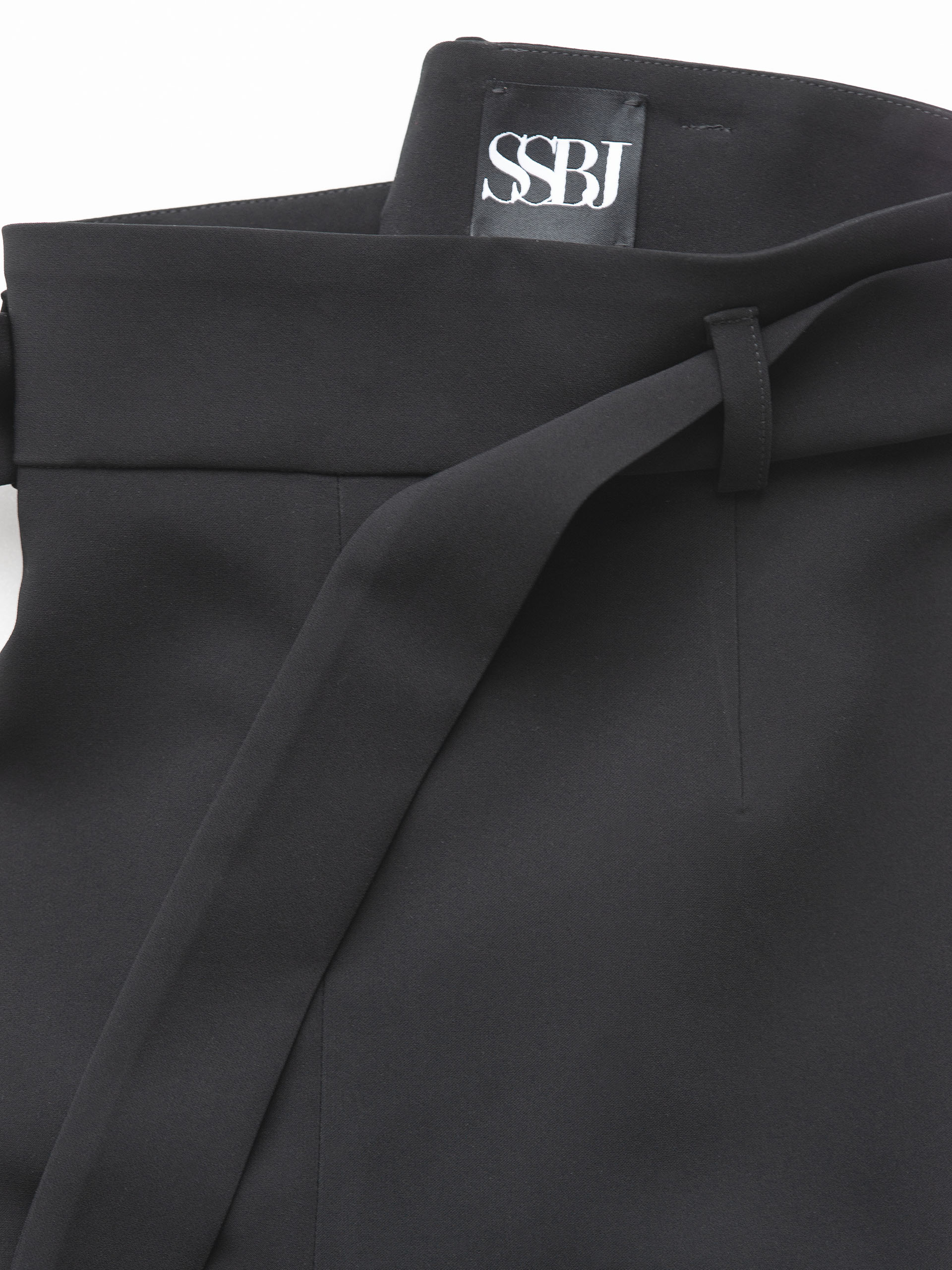black pants with stretch closeup • Sassa Björg