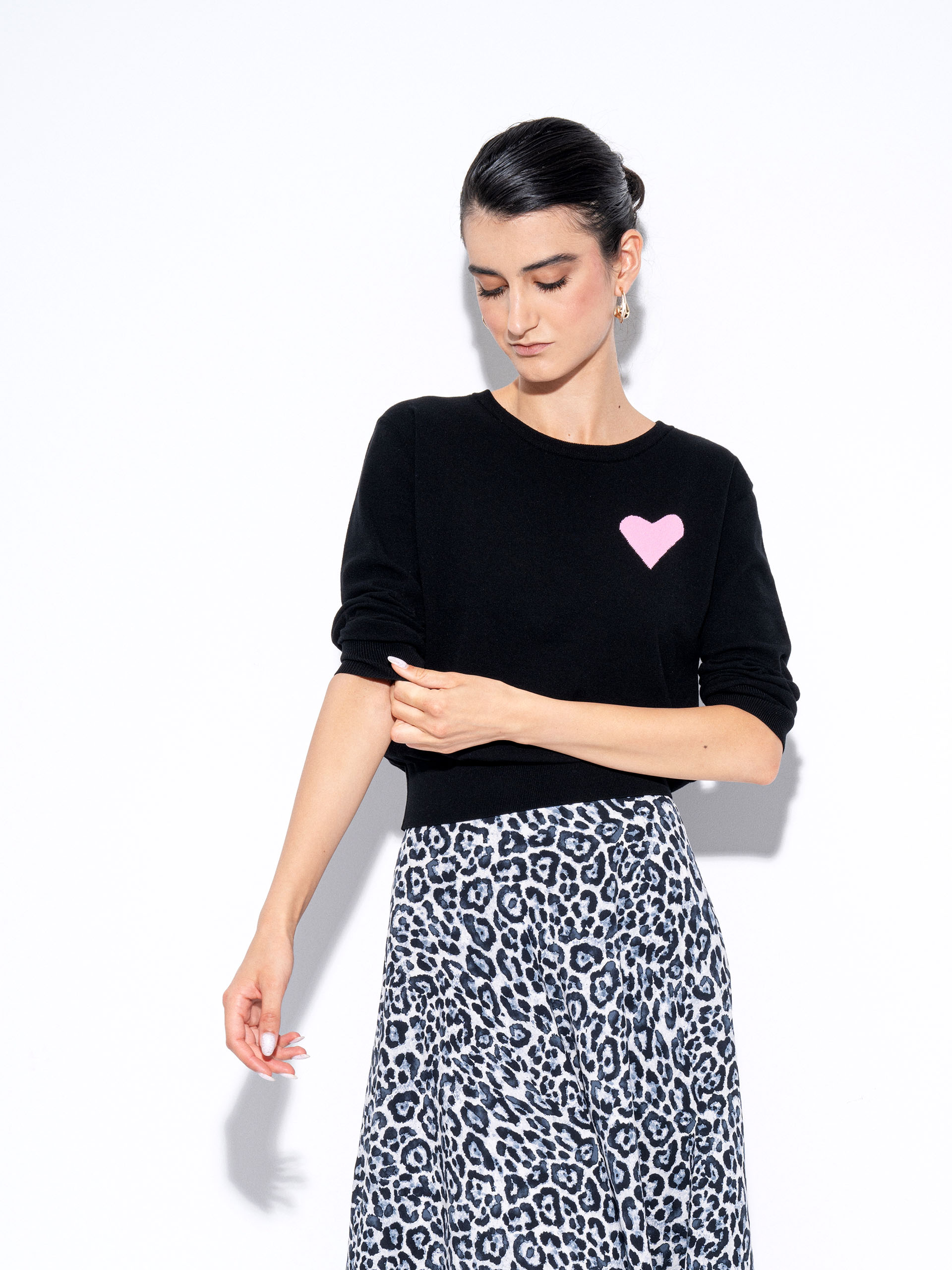 hearty sweater black sleeve up • Sassa Björg