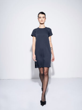 navy blue casual dress walking &bull; Sassa Björg