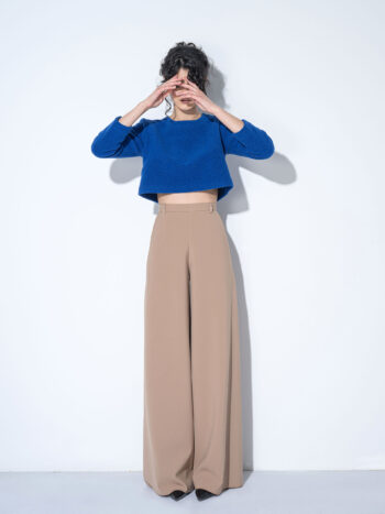 beige skirt pants arms up &bull; Sassa Björg