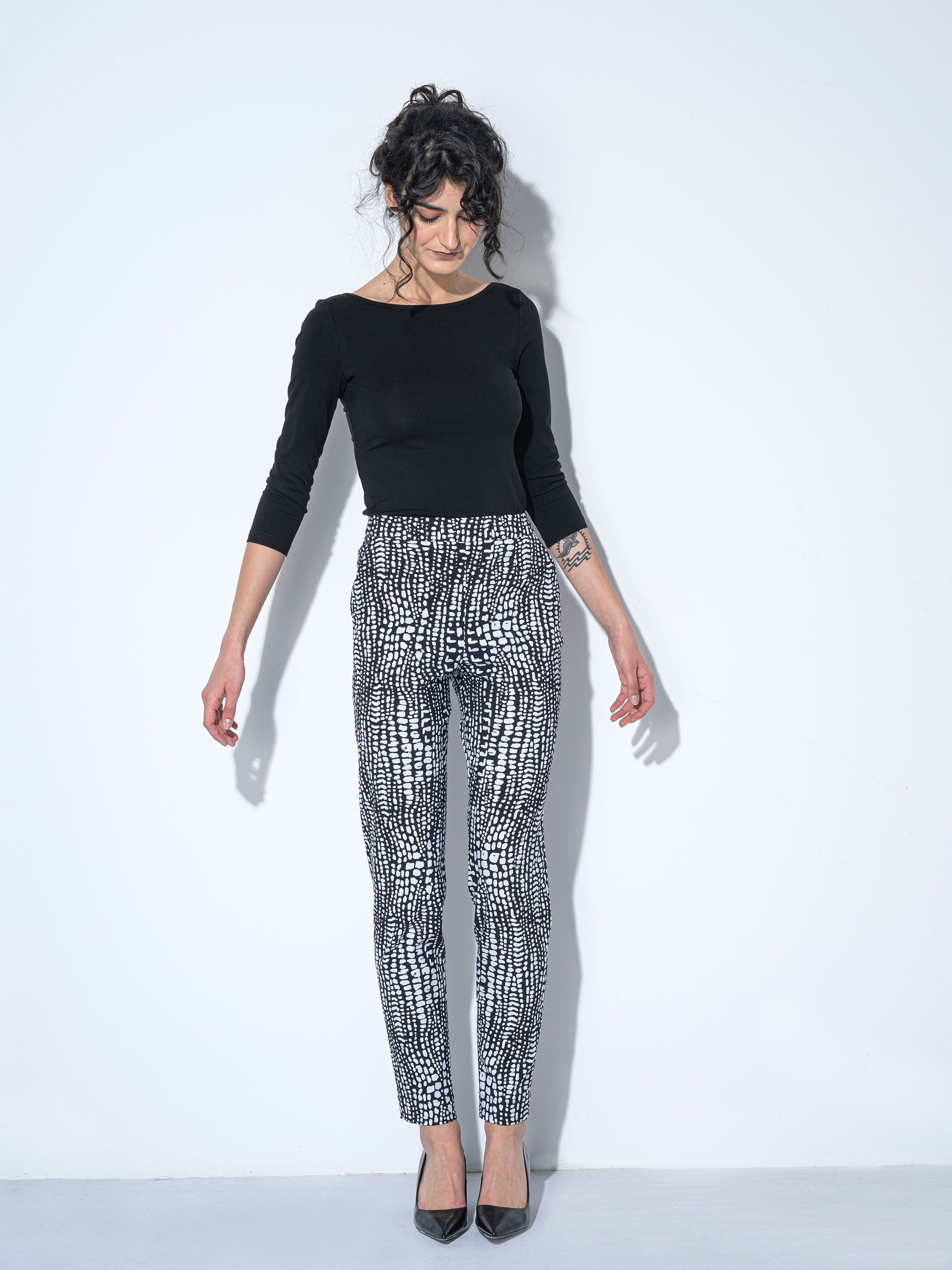 cigarette pants stylized crocodile &bull; Sassa Björg