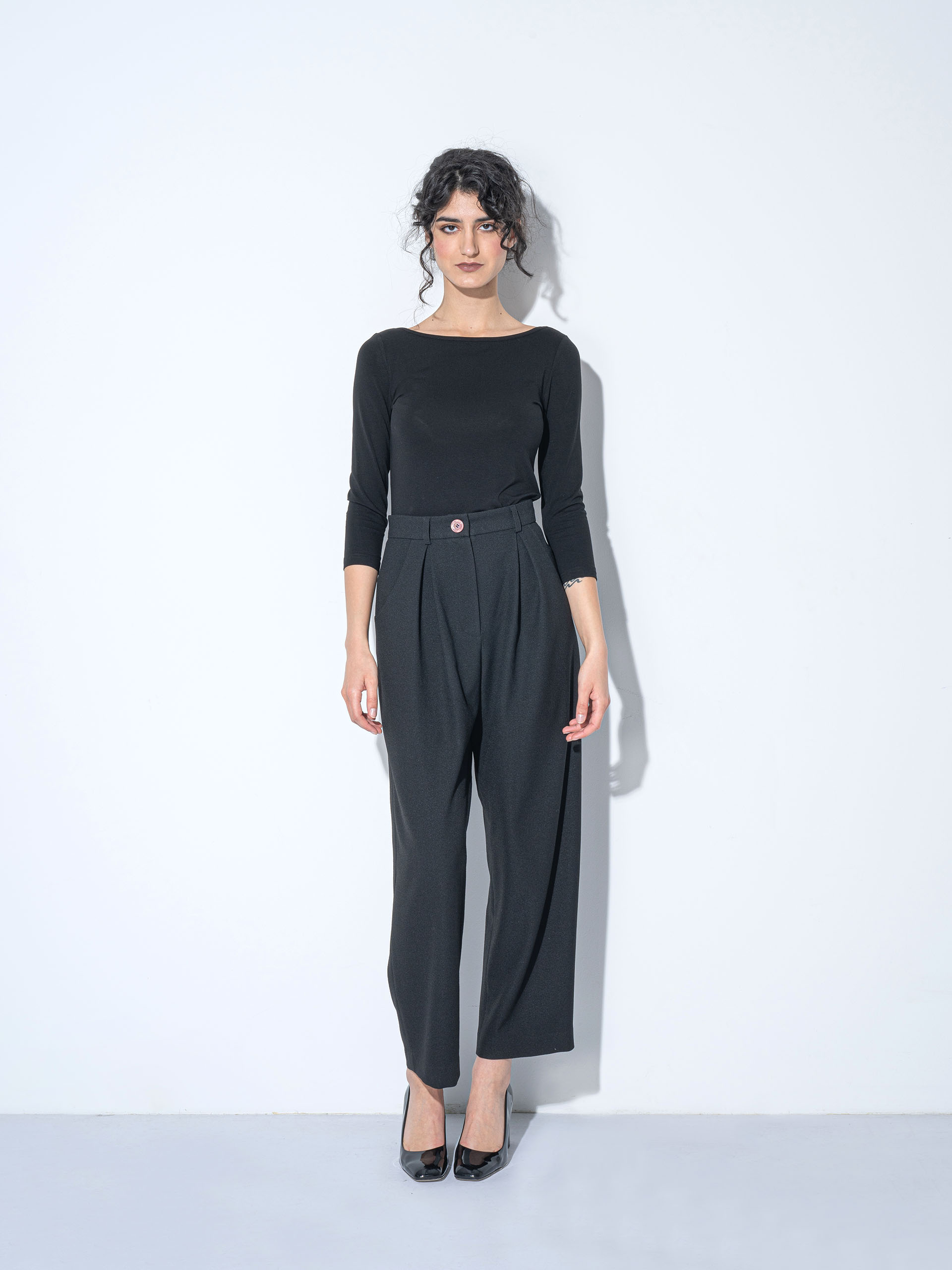 high rise black pleated pants front • Sassa Björg