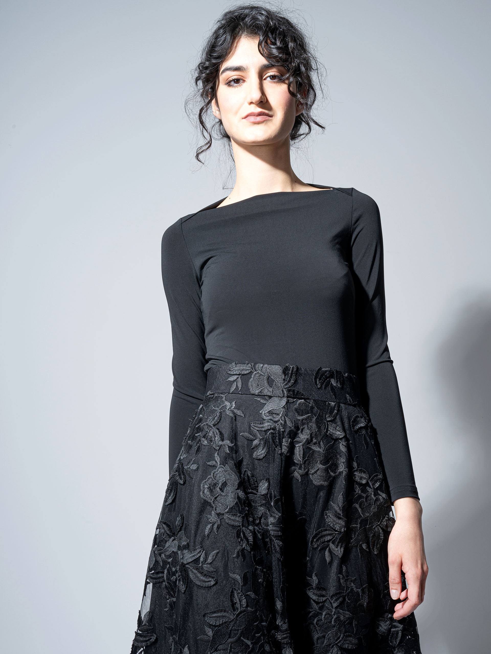noir bloom midi skirt cropped • Sassa Björg