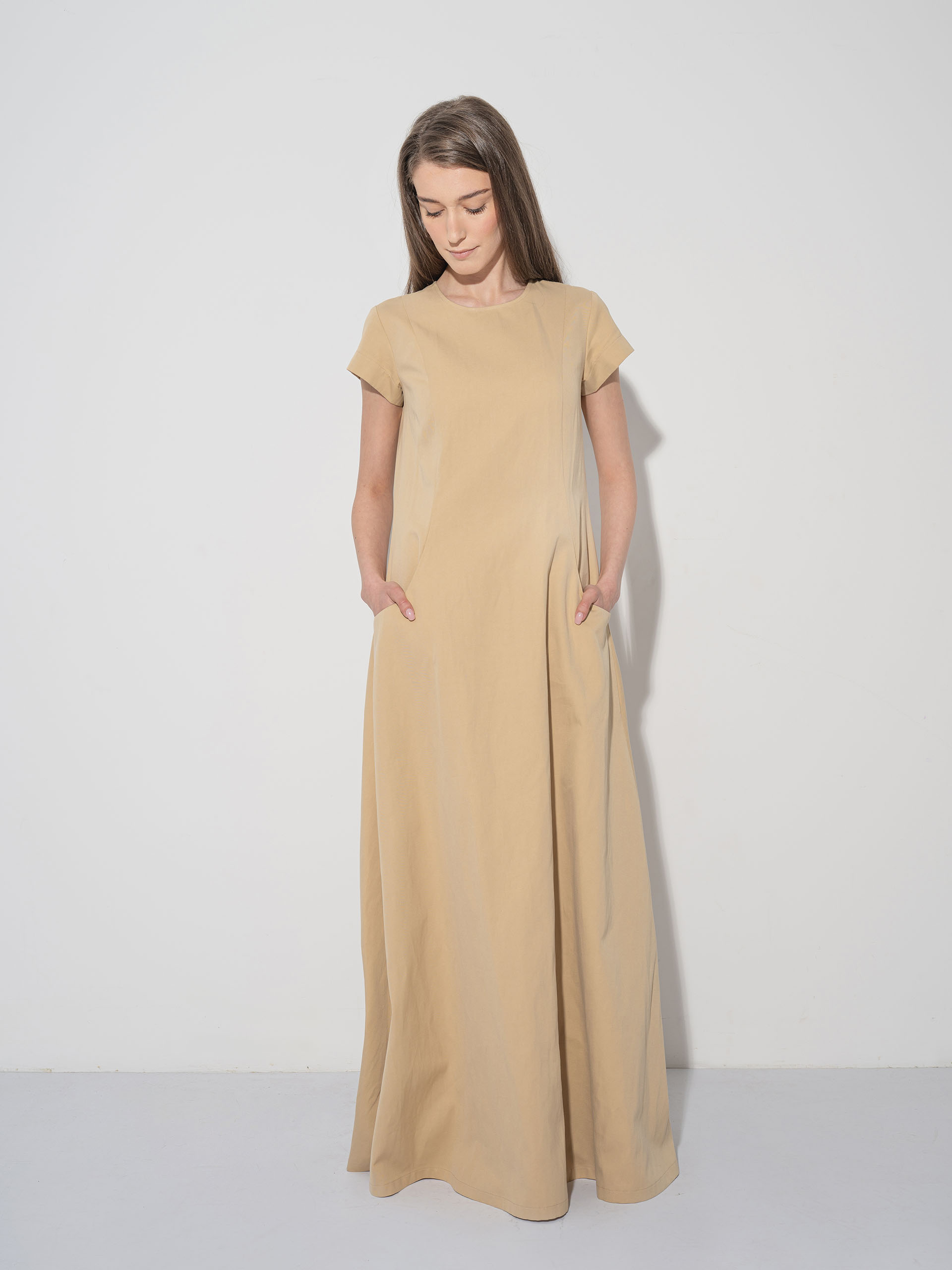 casual maxi dress cotton beige front &bull; Sassa Björg